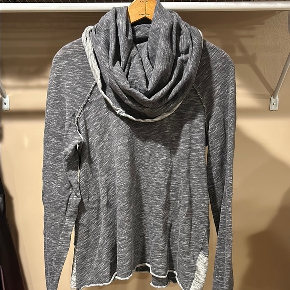 Free people beach Cozy Gray Knit Sweater - Picture 2 of 5